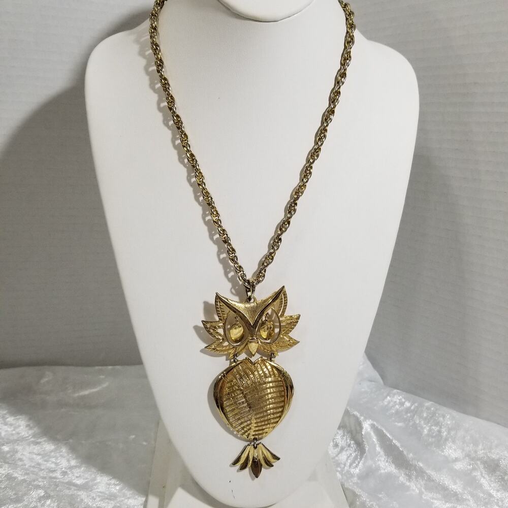 Vintage ALAN1960's signed owl necklace gold tone 1.1701